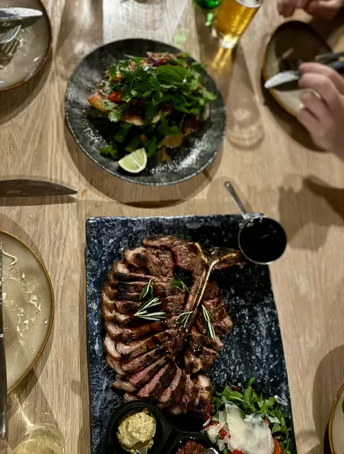 Clifford’s Grill & Lounge
