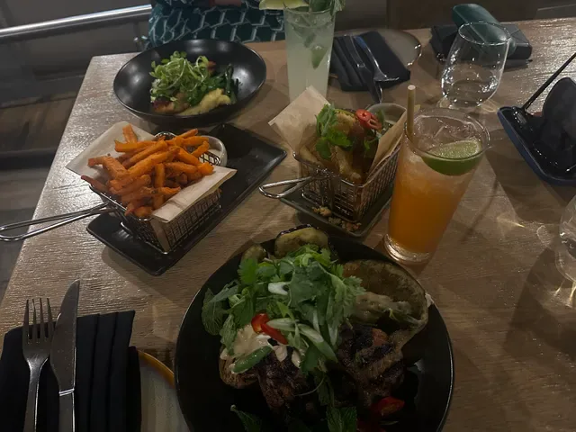 Clifford’s Grill & Lounge