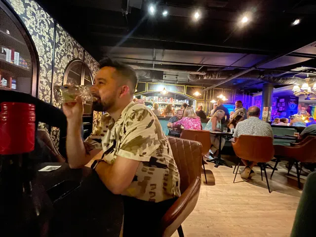 Den Devine Restaurant & Music Lounge