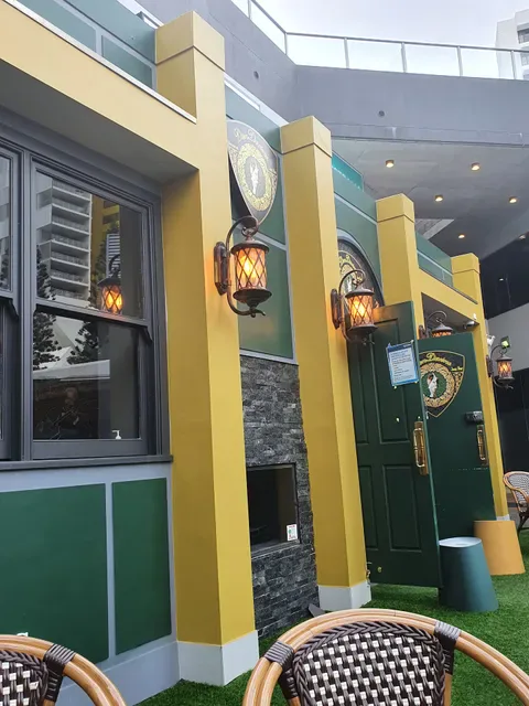 Den Devine Restaurant & Music Lounge