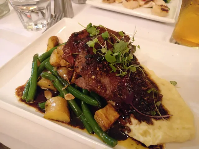 Domanis Cafe Restaurant Bar