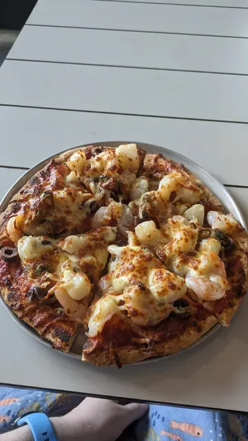Earth 'n' Sea Pizza