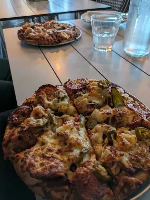 Earth 'n' Sea Pizza