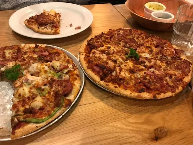 Earth 'n' Sea Pizza