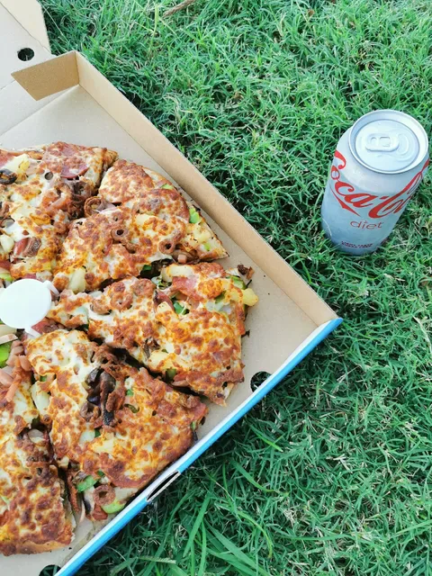 Earth 'n' Sea Pizza