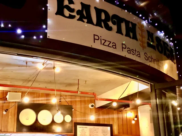 Earth 'n' Sea Pizza