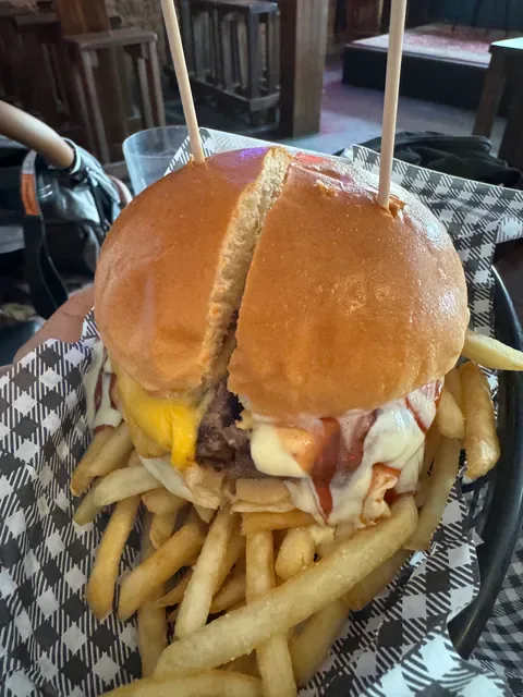 Eddie's Grub House