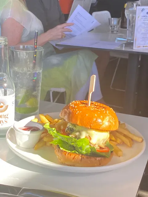 Edgewater Dining and Lounge