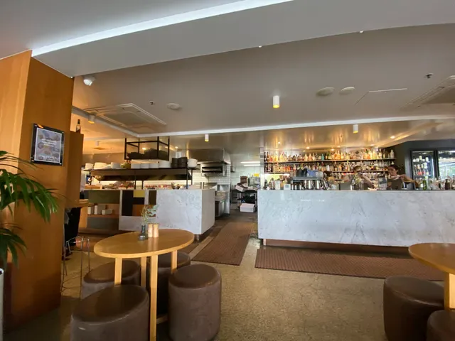 Edgewater Dining and Lounge