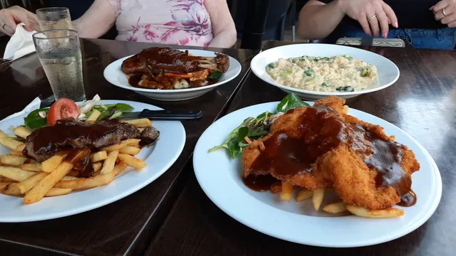 HarbourVue Tavern