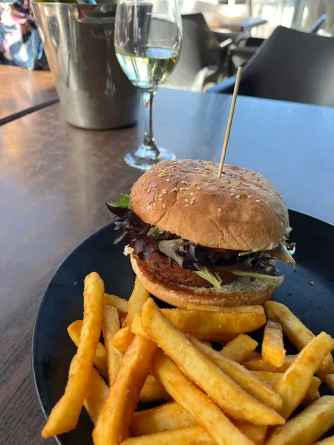 HarbourVue Tavern
