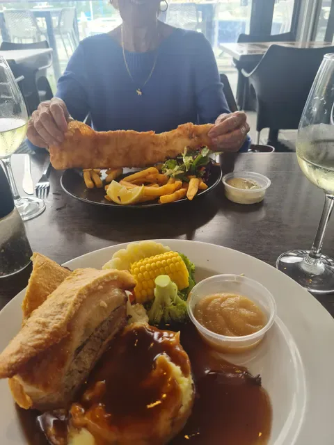 HarbourVue Tavern