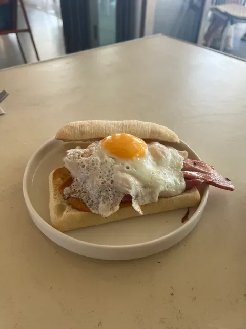 La Playa Beach and Eats