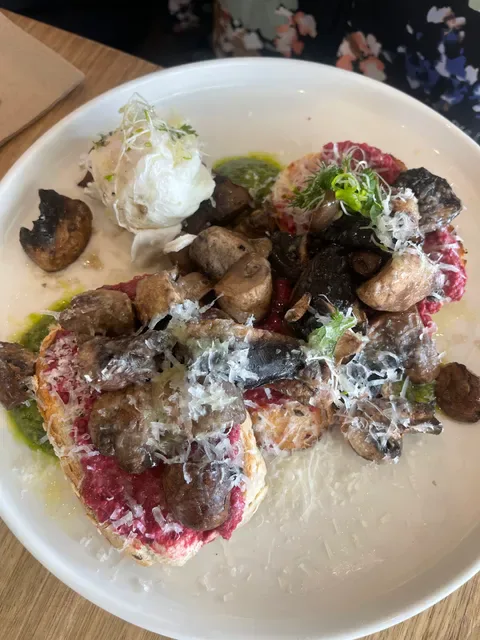 La Playa Beach and Eats