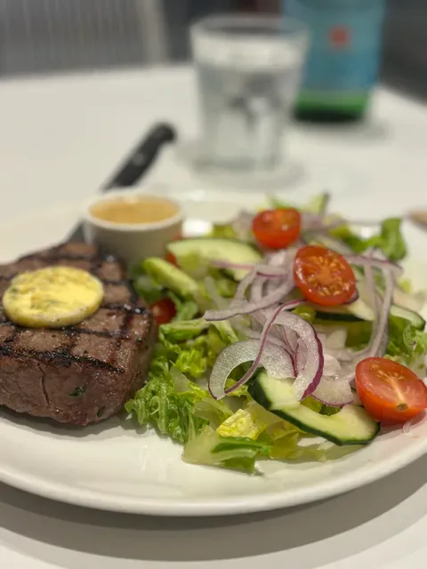La Playa Beach and Eats