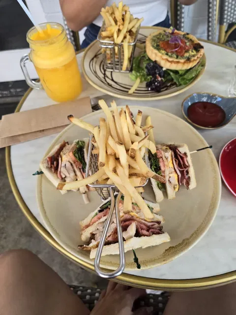 Le Jardin Cafe Restaurant