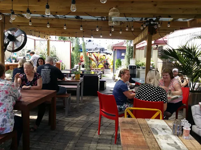 Le Vintage Cafe