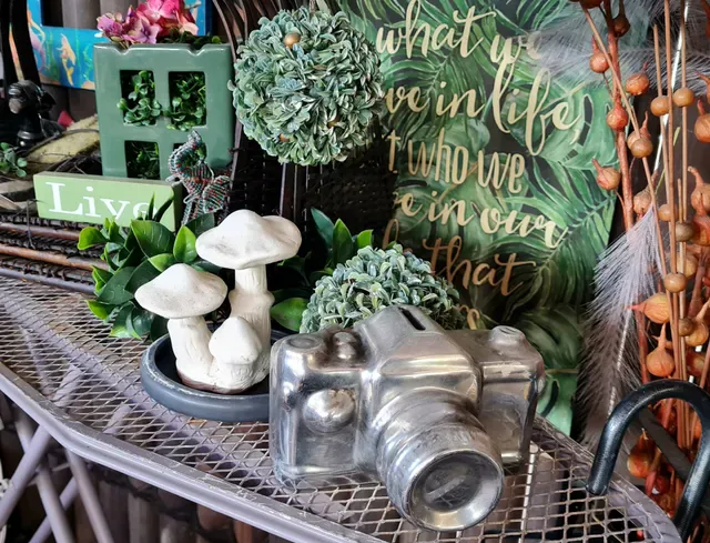 Le Vintage Cafe
