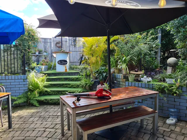 Le Vintage Cafe
