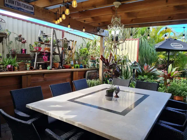 Le Vintage Cafe