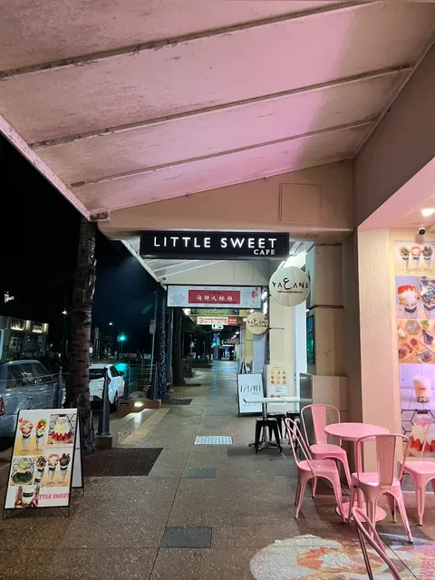 Little Sweet Cafe & Bubble Waffle