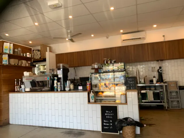 Papercup Coffee Labrador