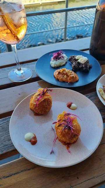 Quarterdeck Kitchen + Bar