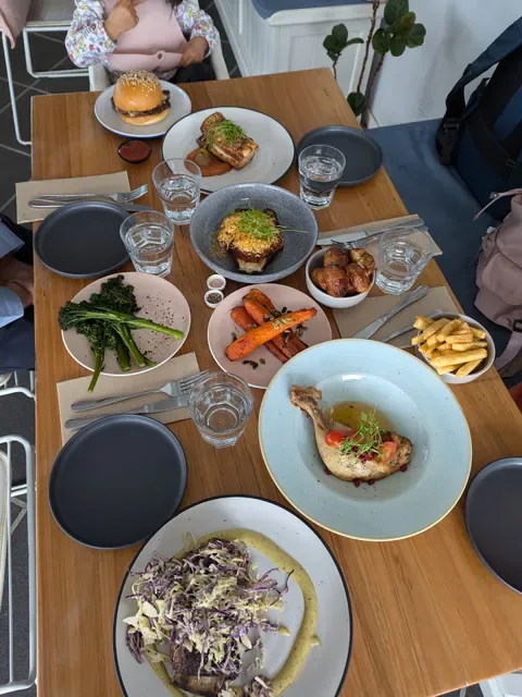 Quarterdeck Kitchen + Bar