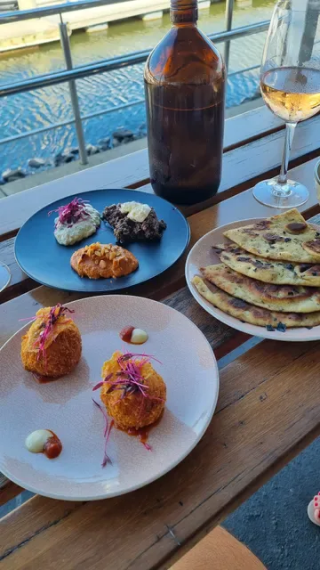 Quarterdeck Kitchen + Bar