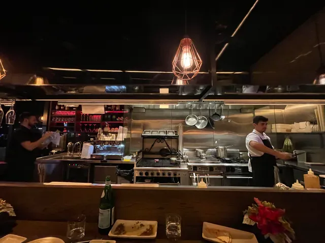 Manny's Wine & Fish Burleigh Beach