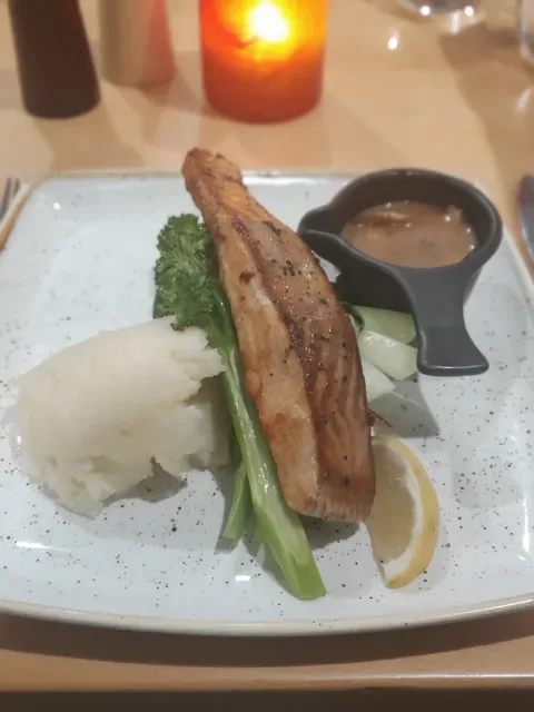 Relish Grill & Bar 🍻