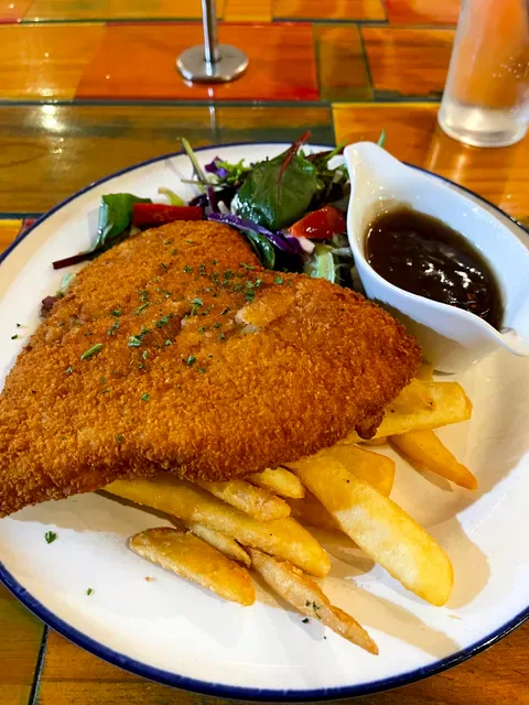 RQ'S Tavern