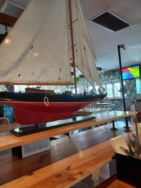 RQ'S Tavern