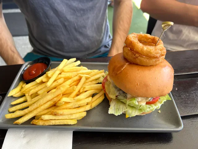 St Helens Bar & Burgers