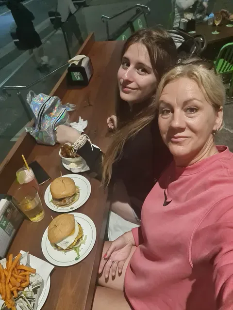 Wahlburgers