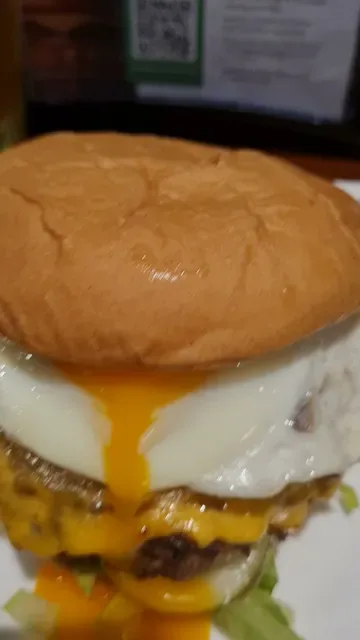 Wahlburgers