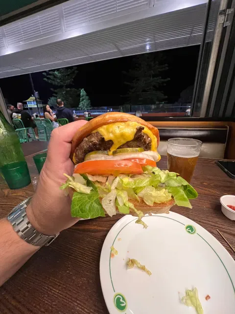 Wahlburgers