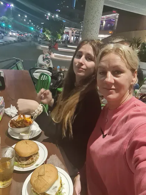 Wahlburgers
