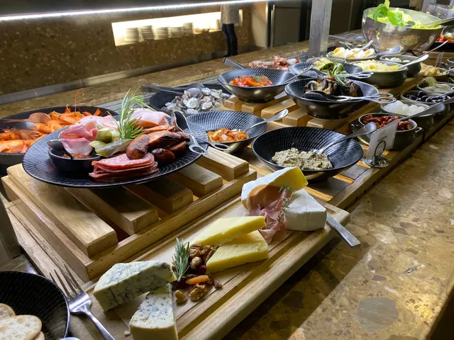 Waves Buffet Restaurant