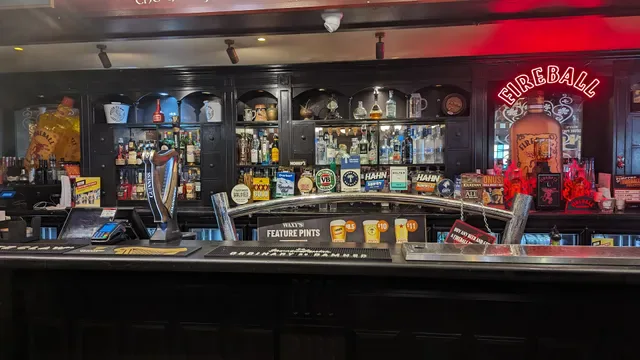 Waxy's Irish Pub and Skyline Roof Top Bar
