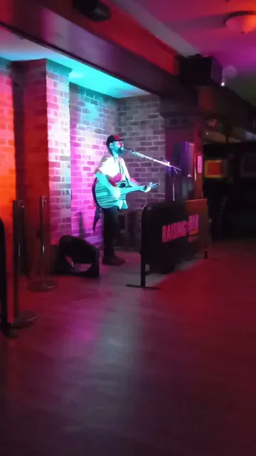 Waxy's Irish Pub and Skyline Roof Top Bar