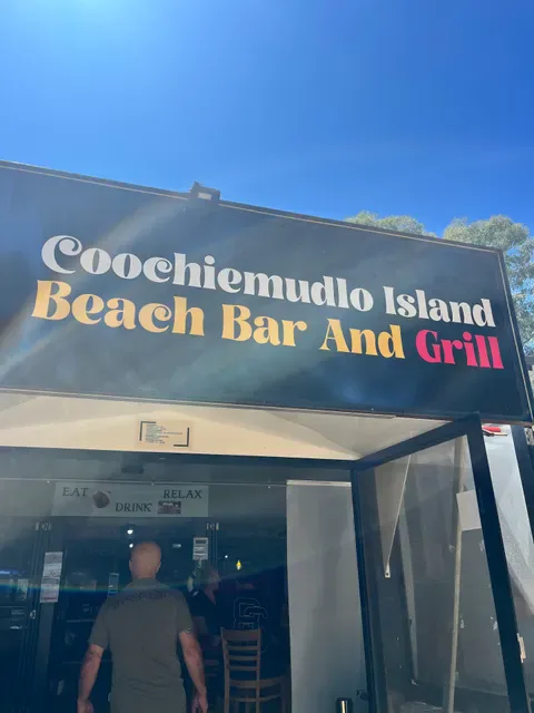 Coochiemudlo Island Beach Bar And Grill