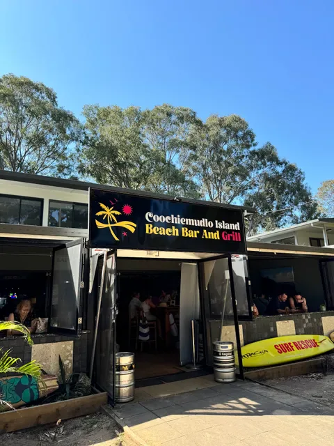 Coochiemudlo Island Beach Bar And Grill