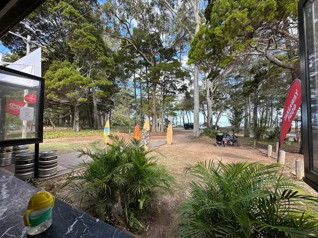 Coochiemudlo Island Beach Bar And Grill