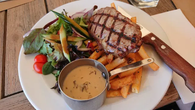 Fiction Bar & Restaurant