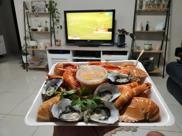 Hook'd on Seafood Morayfield