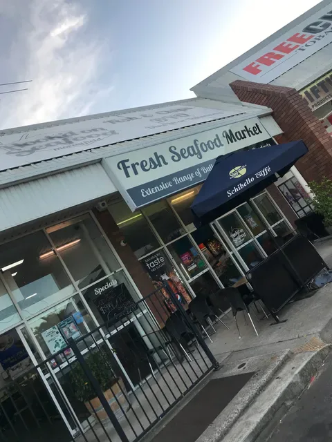 Hook'd on Seafood Morayfield