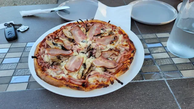 La Vera Gourmet Pizza & Bar