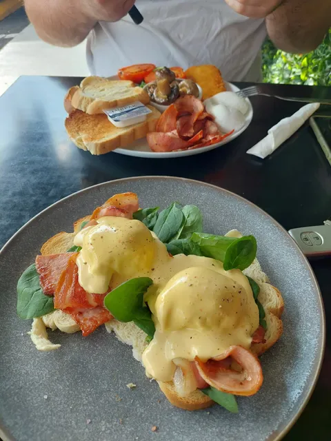 Little Gossip Cafe