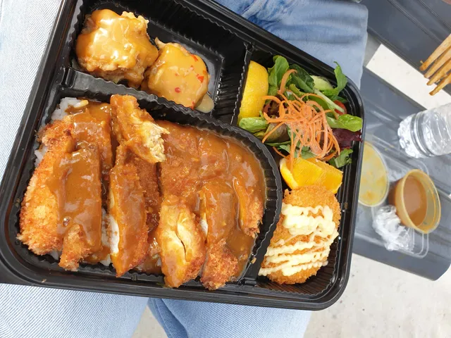 Toshi's Kitchen and Sushi Bar